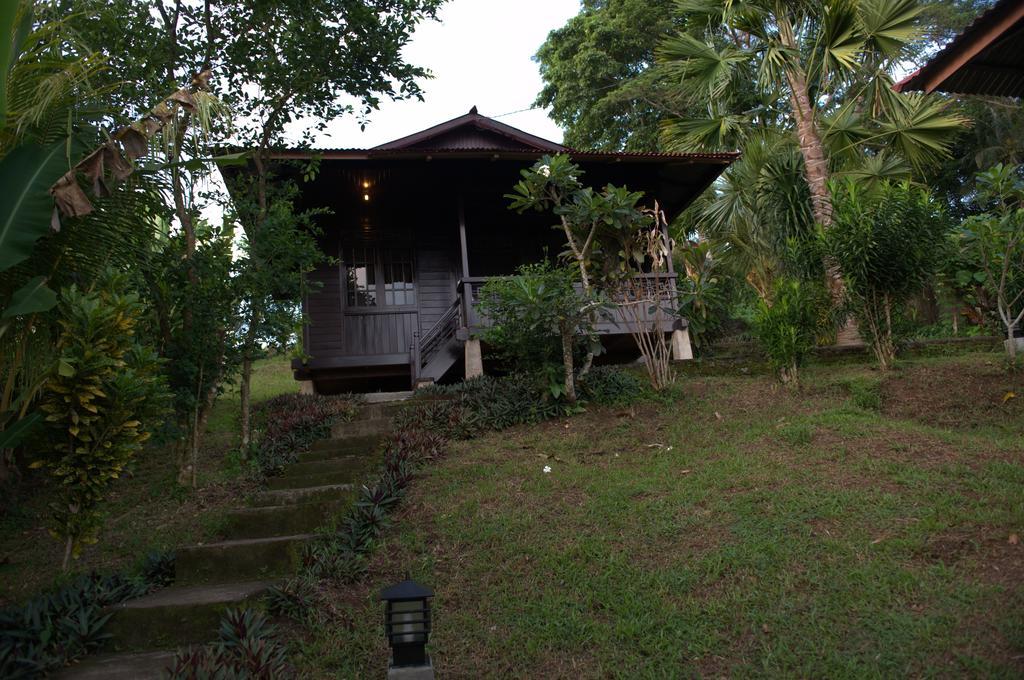 Happy Gecko Dive Resort Bunaken Exterior photo
