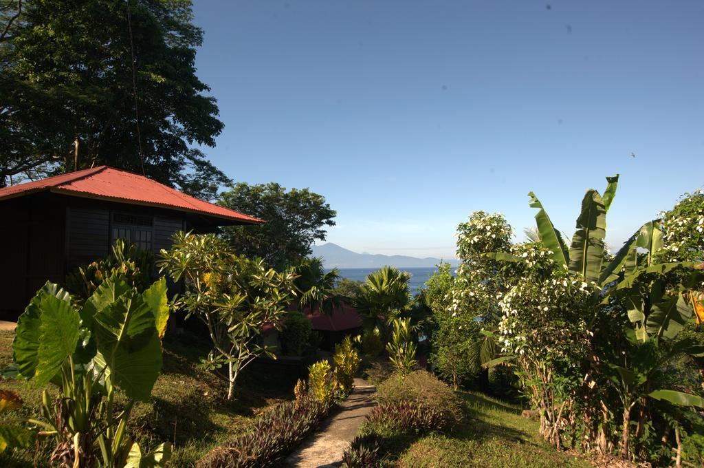 Happy Gecko Dive Resort Bunaken Exterior photo
