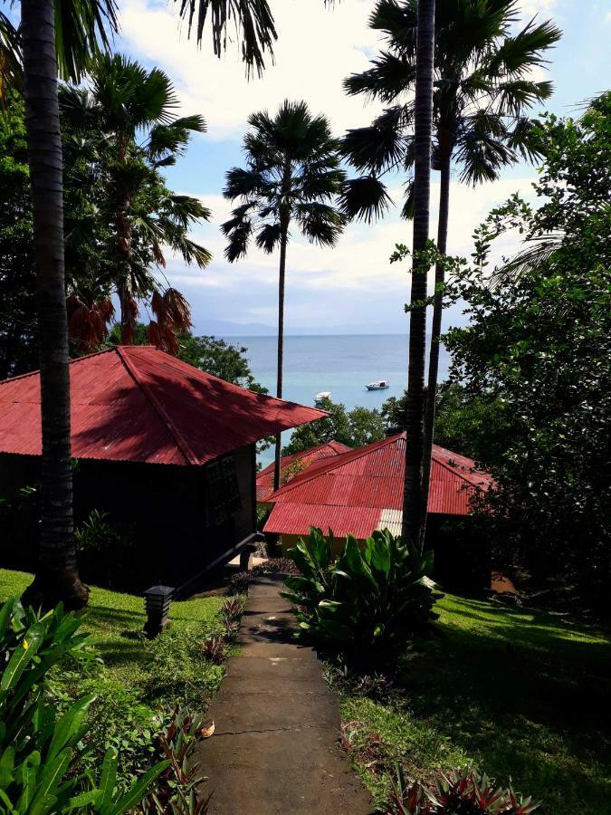Happy Gecko Dive Resort Bunaken Exterior photo