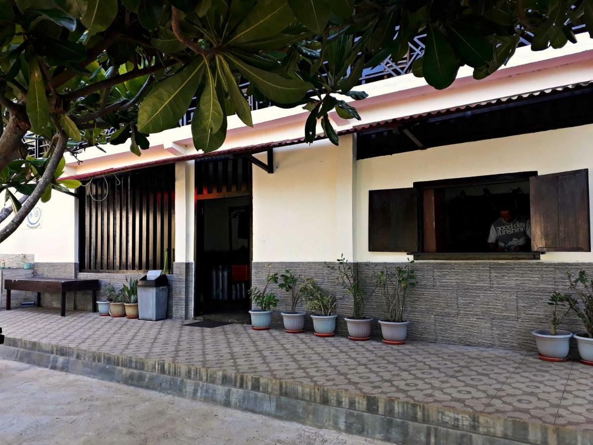 Happy Gecko Dive Resort Bunaken Exterior photo