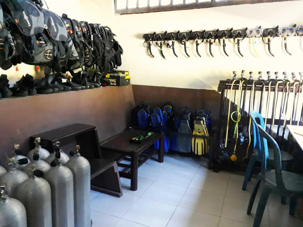 Happy Gecko Dive Resort Bunaken Exterior photo